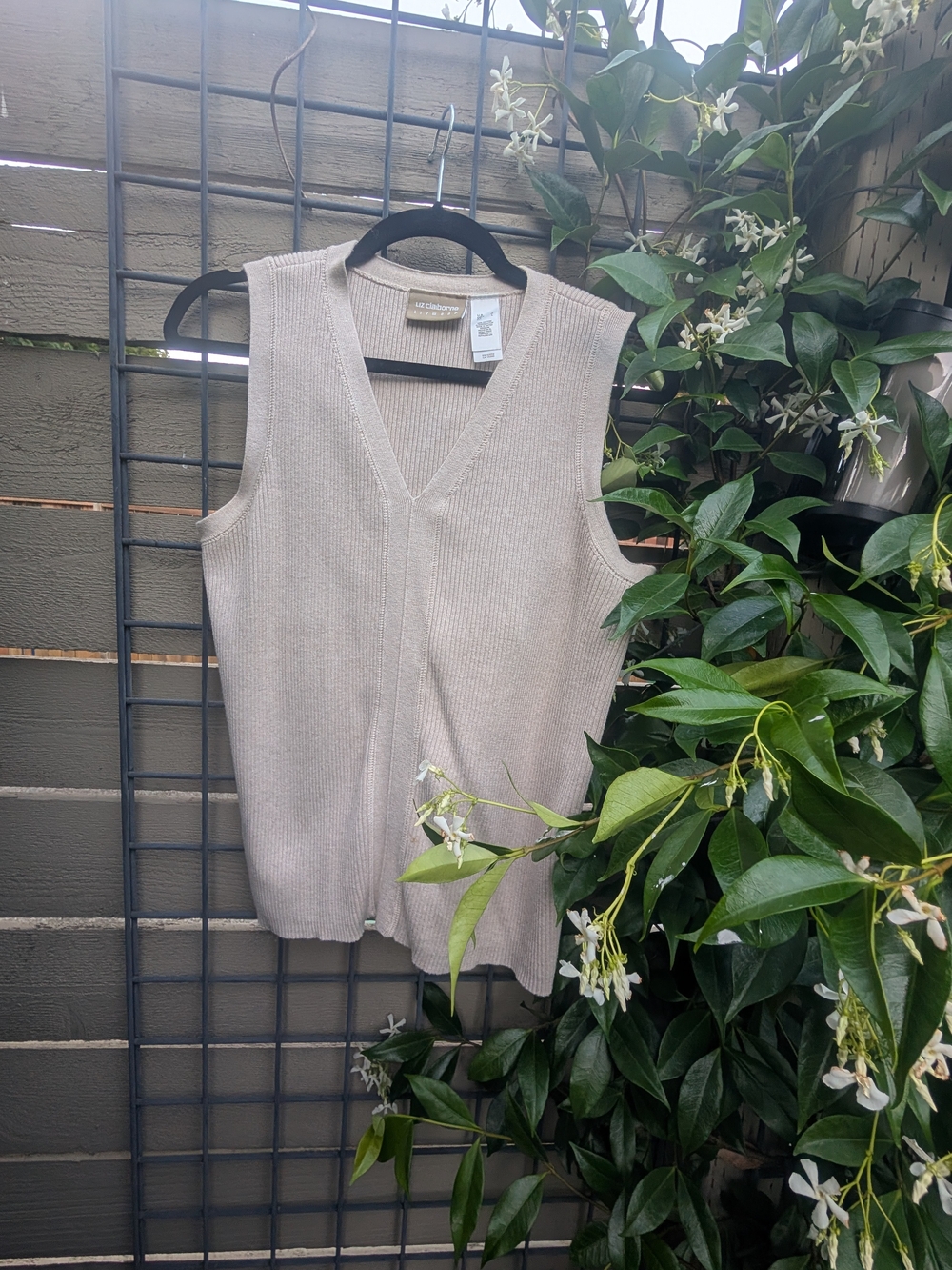 Zara Cream Ribbed V-Neck Sweater Vest